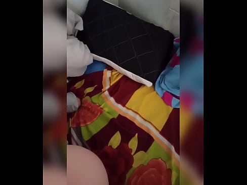 ❤️ Mano kambariokė lieka namuose viena, nes jos vyras atostogauja, o aš pasinaudoju proga ją išdulkinti ir užpildyti jos užpakalį pienu ❌ Super seksas prie mūsų ❤